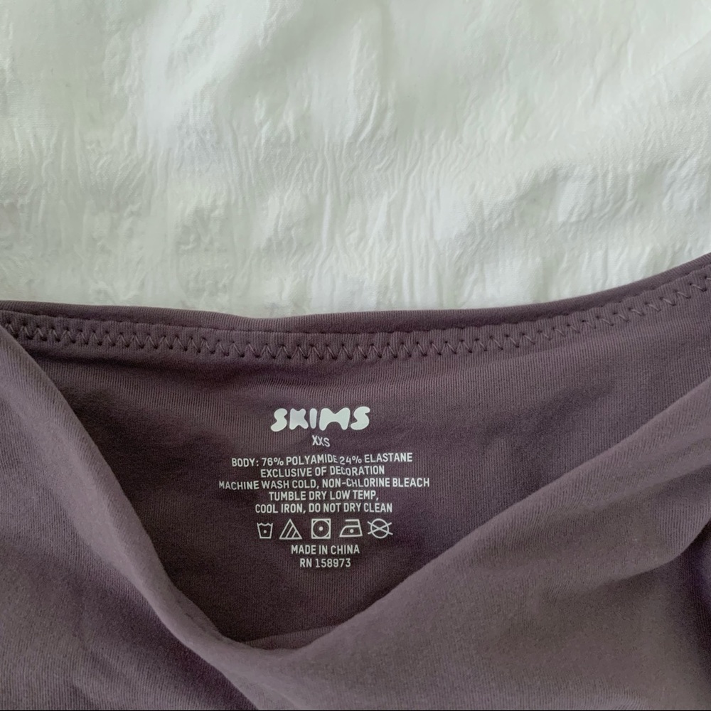 Skims Fits Everybody High Neck Bodysuit Plum - Picture 6 of 8